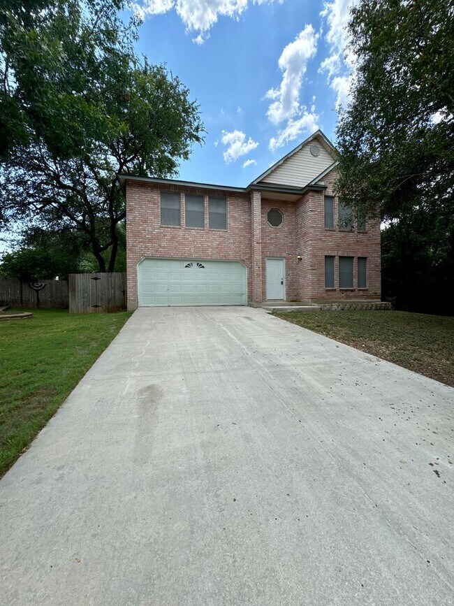 Foto del edificio - Welcome to this charming 3-bedroom, 2.5-ba...