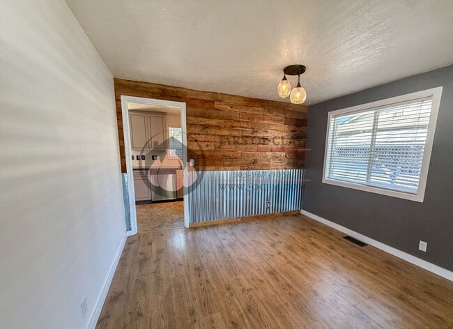 Building Photo - Updated 3 Bed / 2 Bath Salem Home with Central A/C, Fenced Yard & Included Landscaping!
