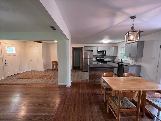 Building Photo - 1180 Starline Dr