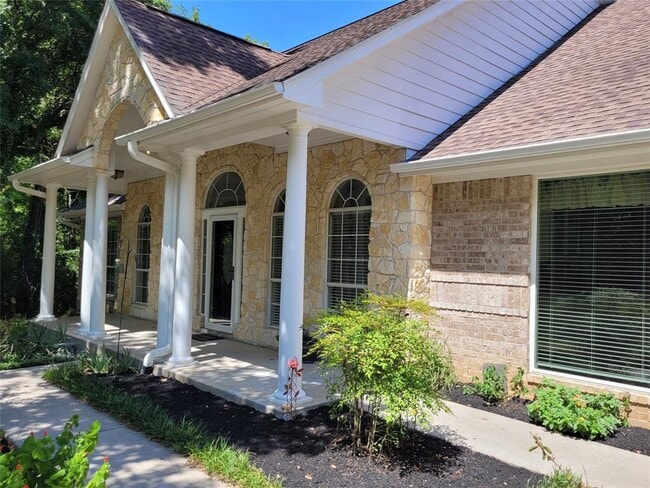 Building Photo - 2626 Blue Lake Dr