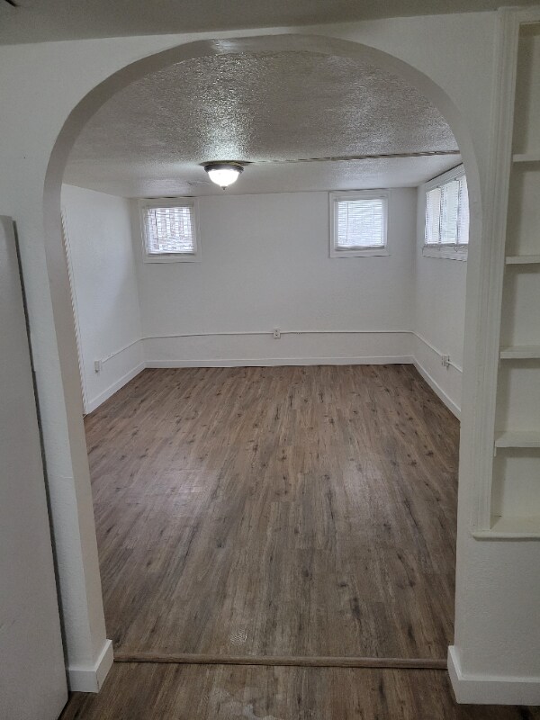 Building Photo - 160 S 900 W