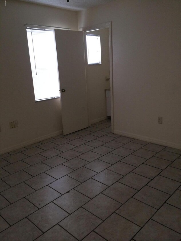 Building Photo - 630 Leo Dr