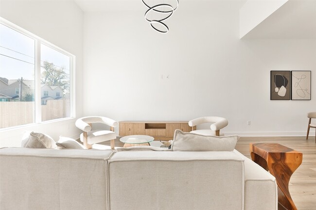 Building Photo - 8133 Cabot St