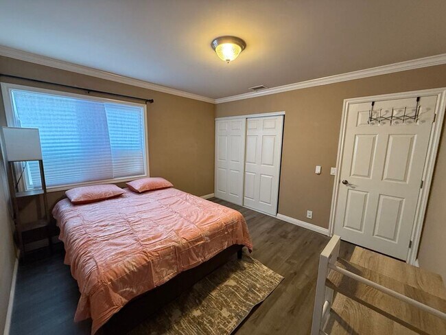 Building Photo - Charming 4-Bedroom, 2-Bath Fully Furnished...