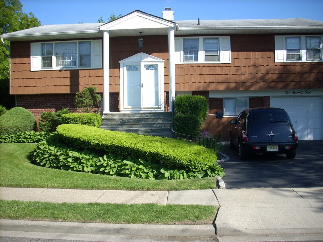 274 Central Park Rd, Plainview, NY 11803 Apartments in Plainview, NY