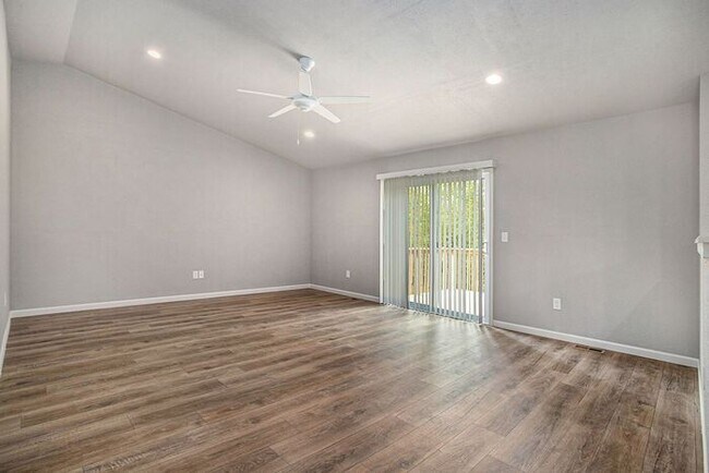 Foto del edificio - 4053 Sumner Dr