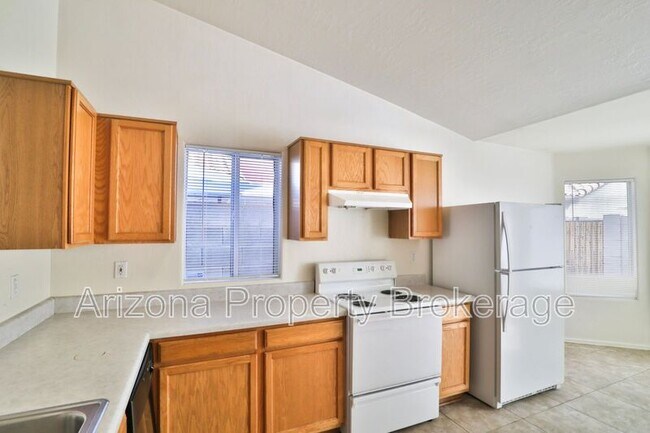 Building Photo - 8520 W Palm Ln