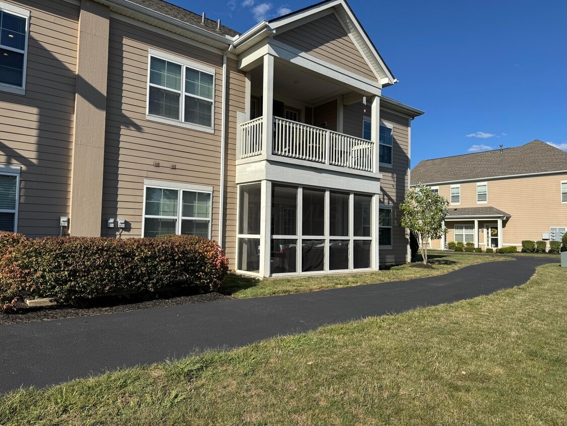Building Photo - 3229 Rossmore Cir