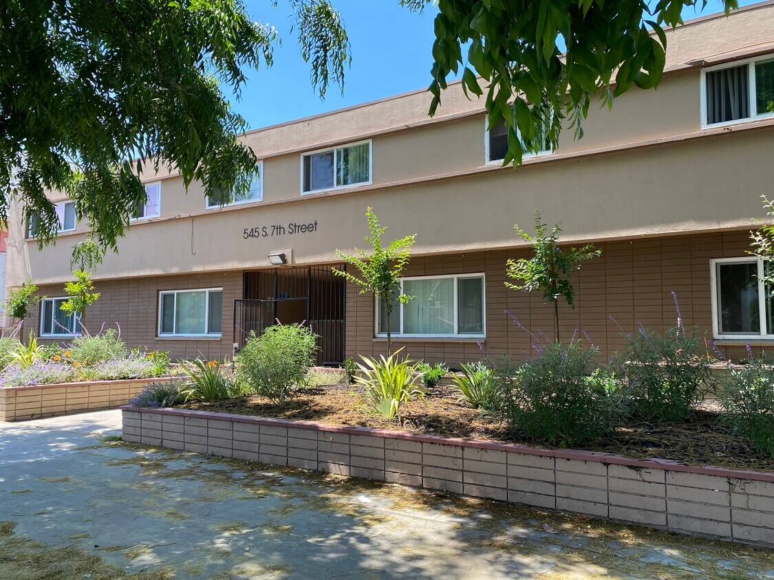 Close to SJSU - 545 S 7th St