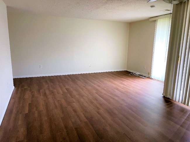 Building Photo - 10222 Prince Pl