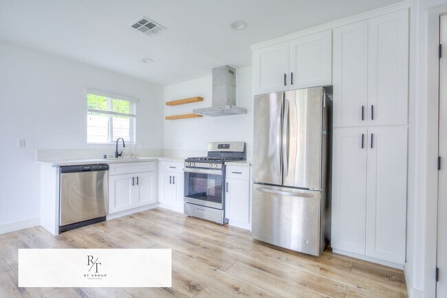 Building Photo - Bright 2BD Back House in Temple City Unified School District – Washer/Dryer Included. Separate En...