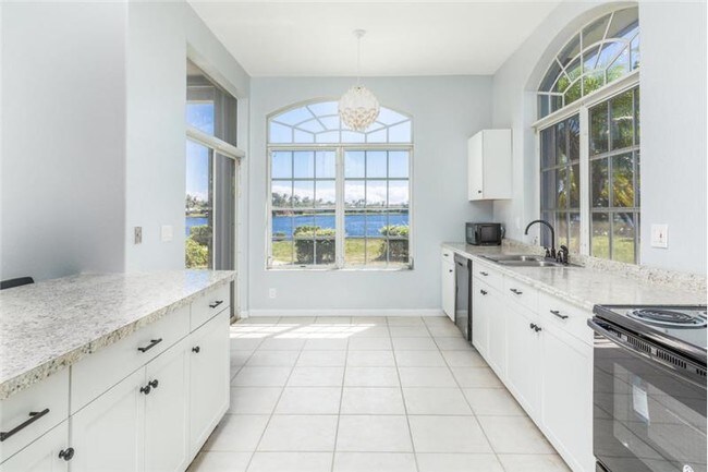 Foto del edificio - 907 SW 37th Ct