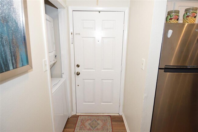 Building Photo - 8647 Fancy Finch Dr