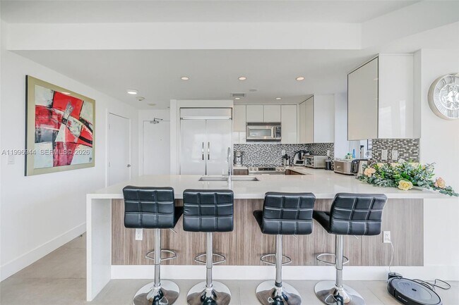 Foto del edificio - 10275 Collins Ave