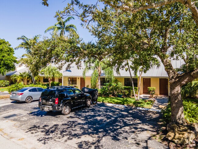 Foto del edificio - Fusion Gardens Condominiums