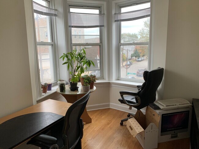 bedroom 1 - 2900 S Quinn St