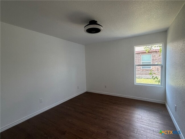 Building Photo - 403 Olaf Dr