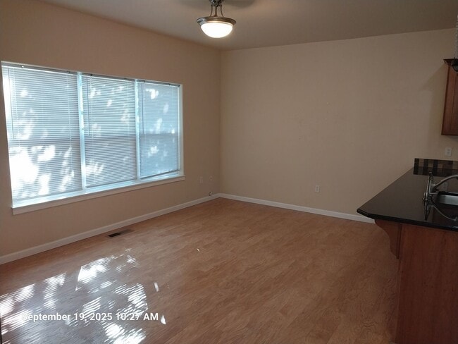 Building Photo - 2050 NW Yohn Ranch Dr