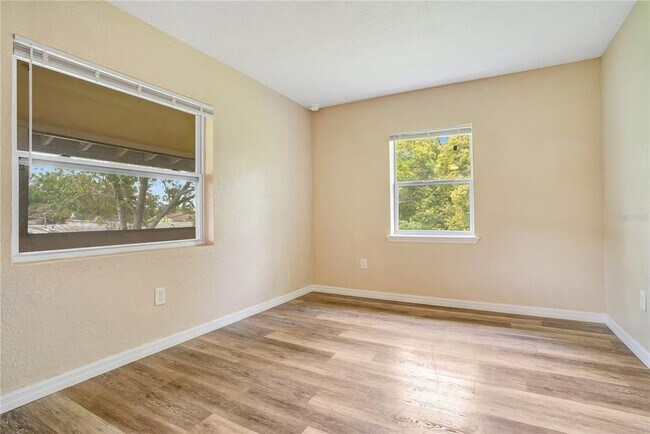 Foto del edificio - 2183 Crandon Ave