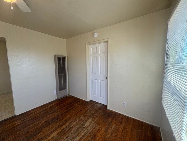 Building Photo - 407 Lincoln Ave