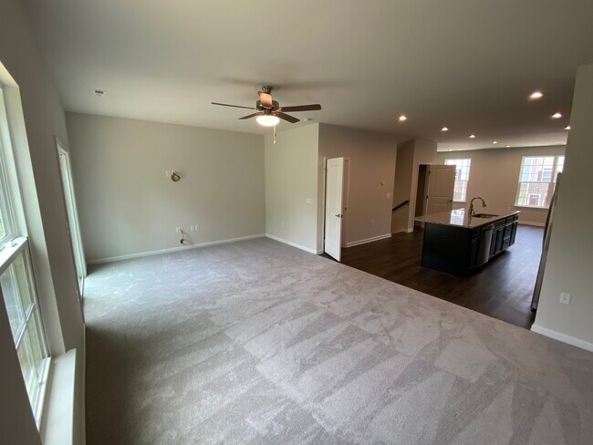 Foto del edificio - 4843 Randall Rd