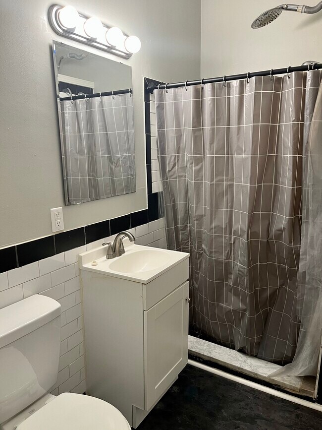 Foto del edificio - 7529 Roslyn St