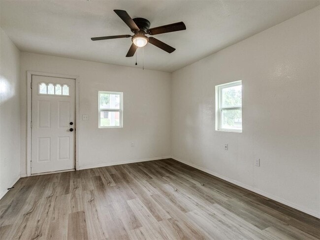 Foto del edificio - 1330 NE 7th St