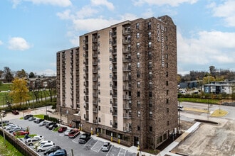 Building Photo - 200 Webster