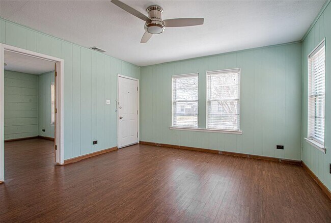 Building Photo - 2705 Marigold Ave