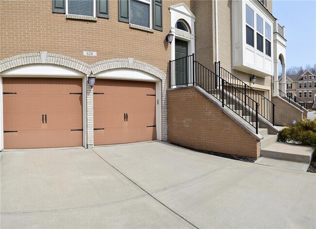 Building Photo - 626 Greenford Trail W