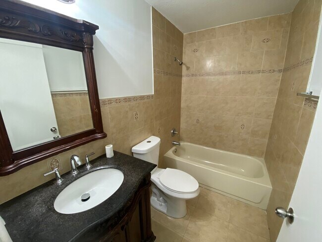 Building Photo - 2124 Catherine Dr