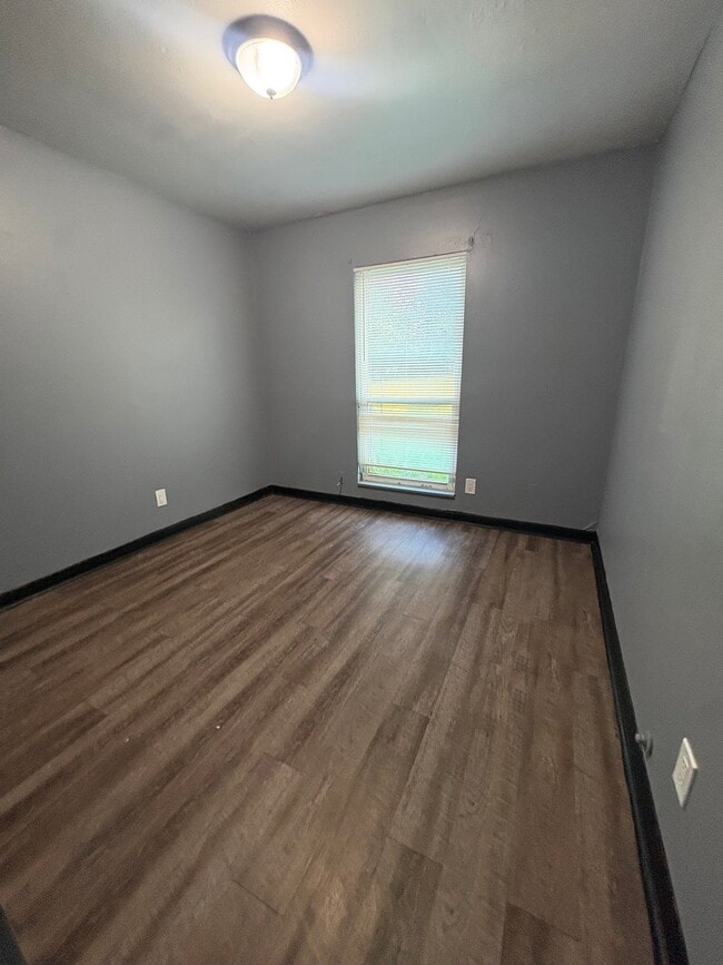 Building Photo - 9315 Oak Knoll Ln