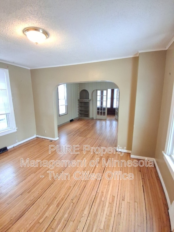 Building Photo - 919 26th Ave SE