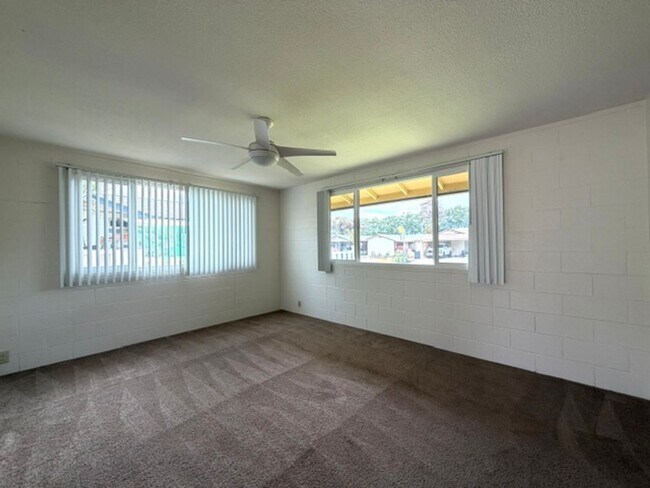 Foto del edificio - 3 Bedroom, 2 Bathroom with Carport