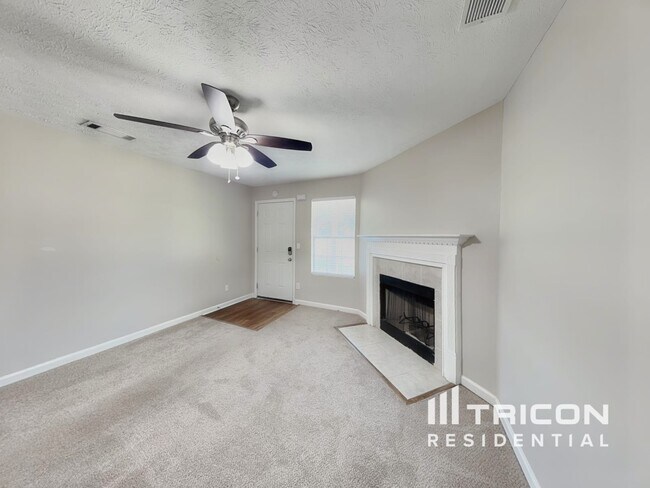 Foto del edificio - 734 Trickle Ln