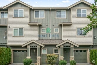 Building Photo - 4650 NE 3rd Ln