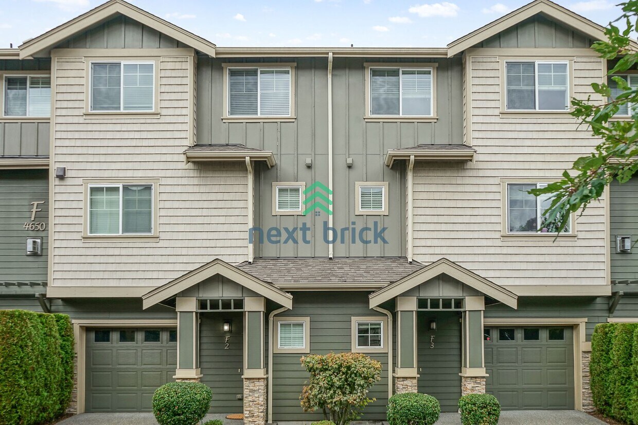 Foto principal - 4 Bed and 2.5 Bath Beautiful Condo is Avai...