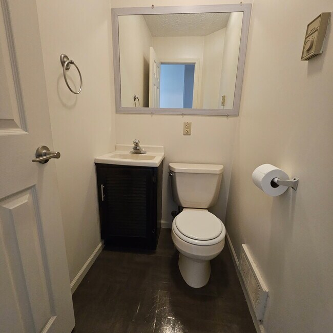 Foto del edificio - 672 Crowley Rd