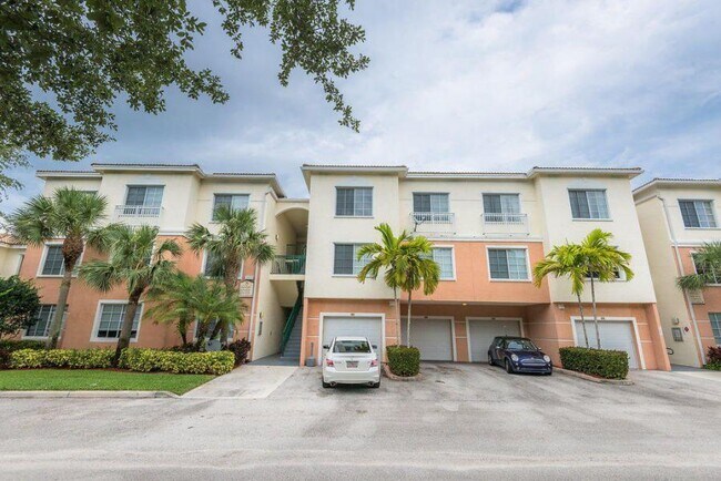 Building Photo - 2306 Myrtlewood Cir E