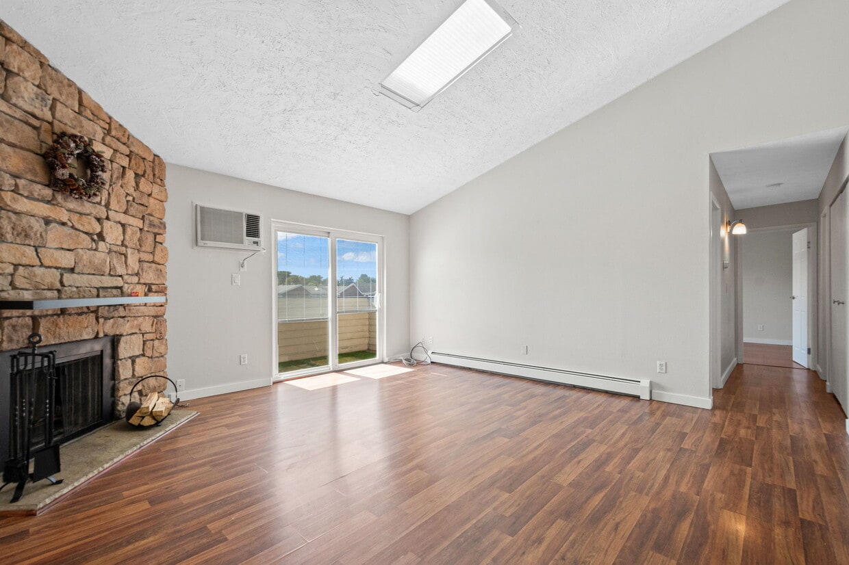 Primary Photo - 10150 E Virginia Ave