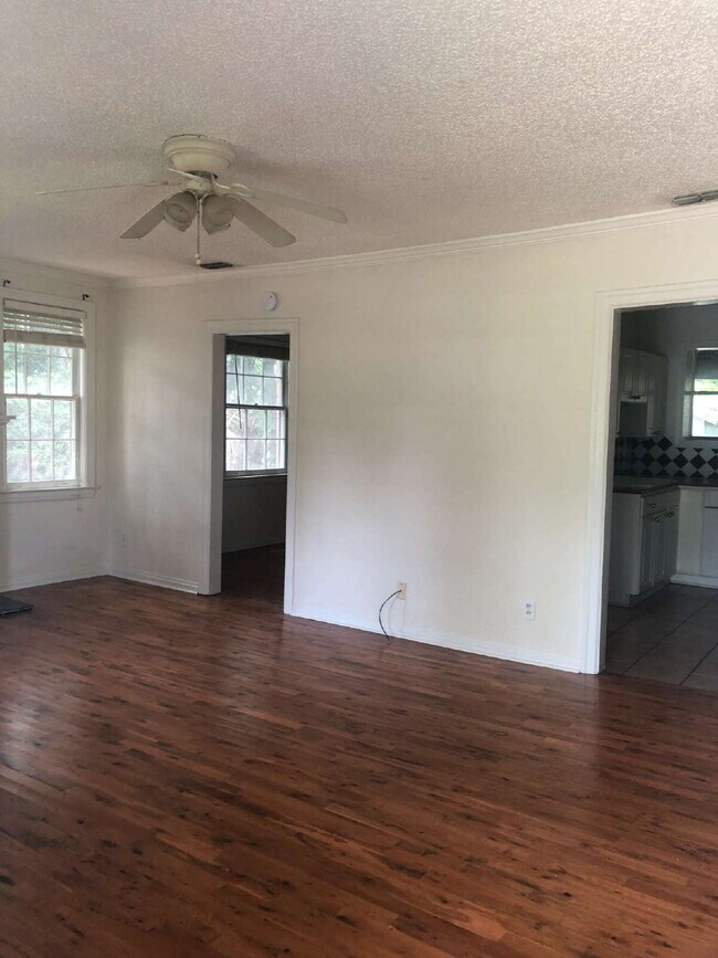 Building Photo - AVAILABLE MID-JUNE:  Charming 2-Bedroom Ho...