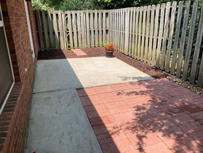 Back privacy patio - 3018 Whitland Crossing Dr