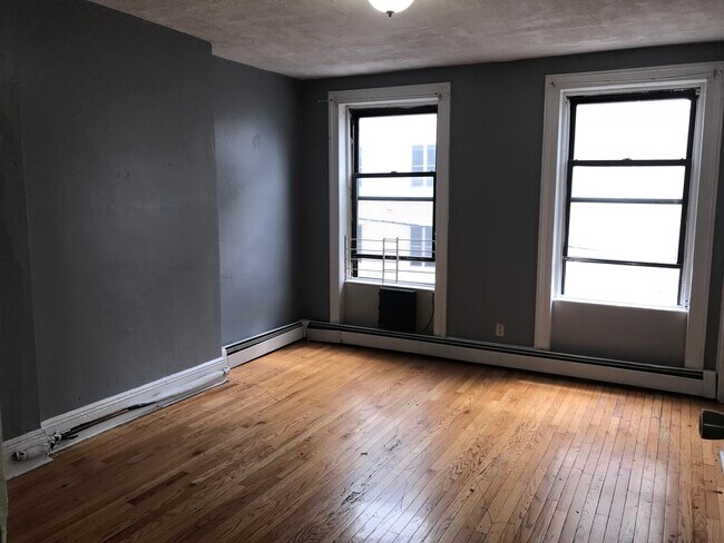 Building Photo - 16 Westervelt Pl