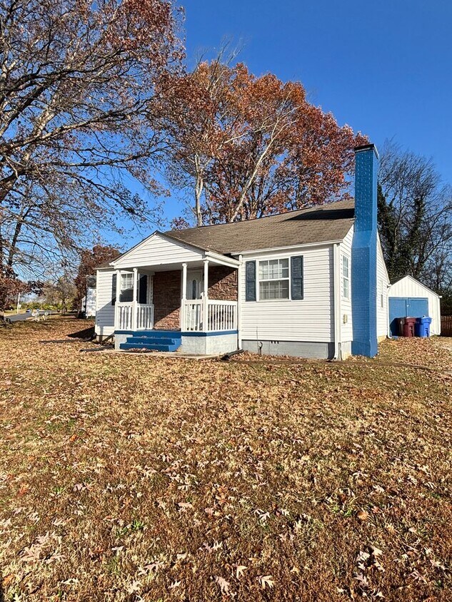 Foto principal - Cozy 3bd/2bth Cottage in Alcoa!
