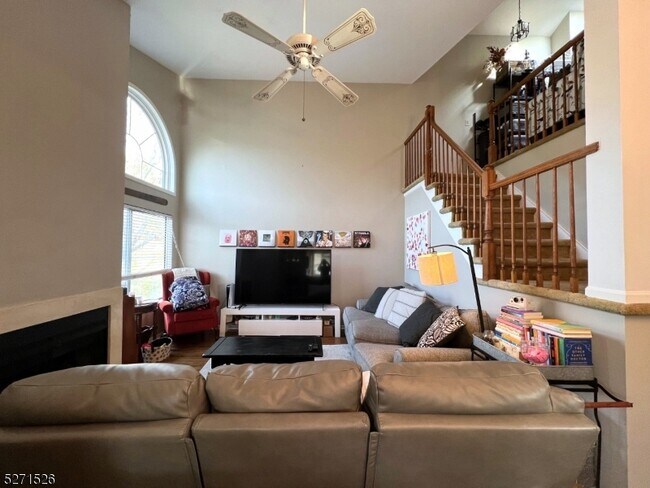 Building Photo - 64 Bentley Ct
