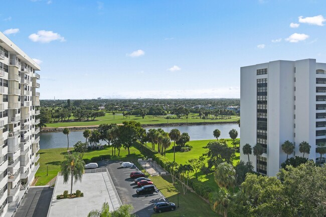 Foto del edificio - 336 Golfview Rd