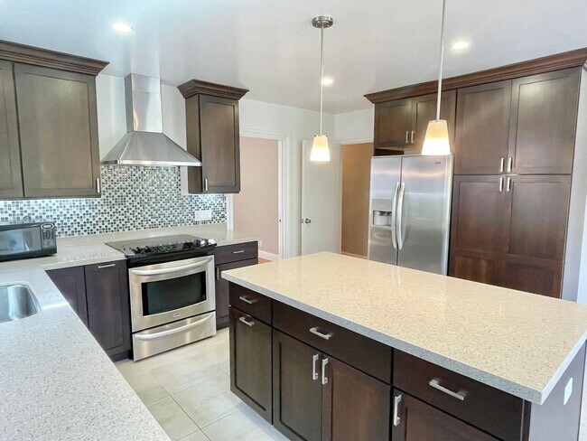 Foto del edificio - 3BR/ 2.5BA Elegant Home! With Bonus or Fam...