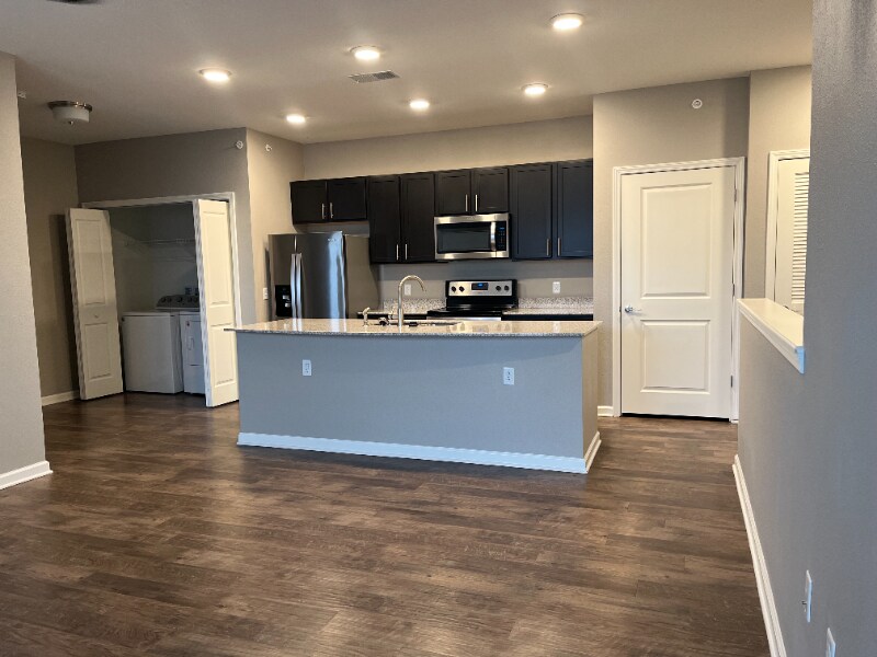 Foto principal - 1375 Park 33 Blvd