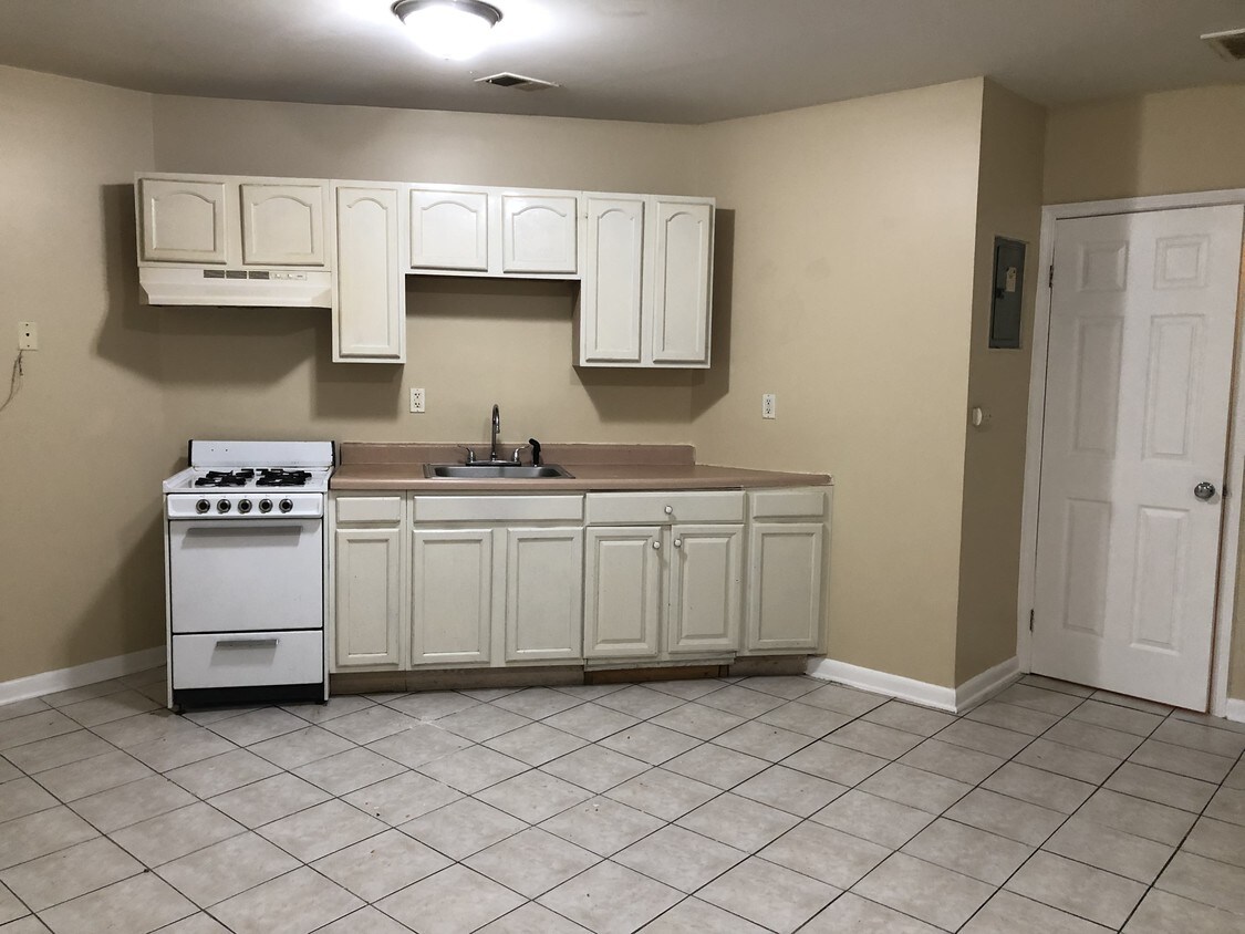 Foto principal - 6218 Madison St