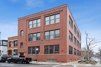Building Photo - 1834 W North Ave
